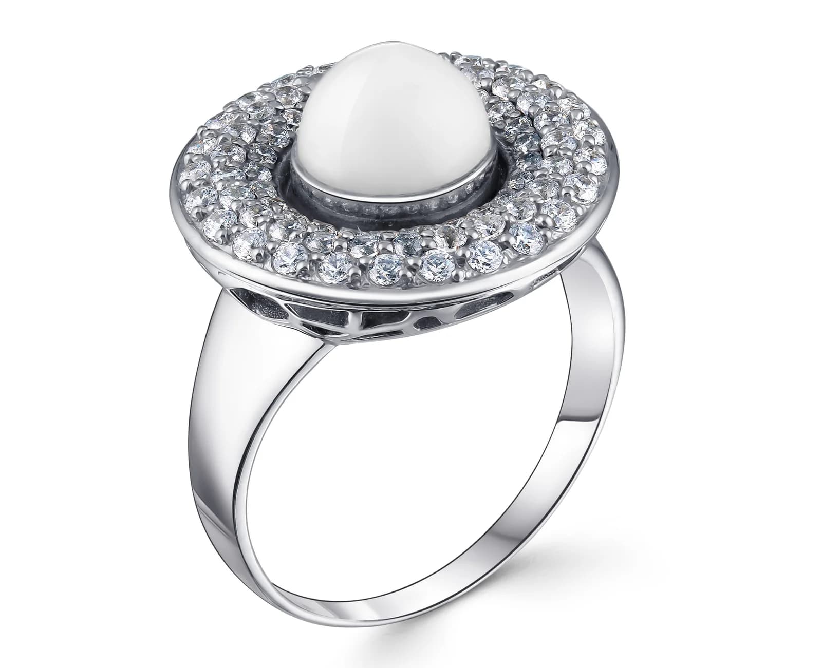 Pearl and crystal ring, before and after retouching